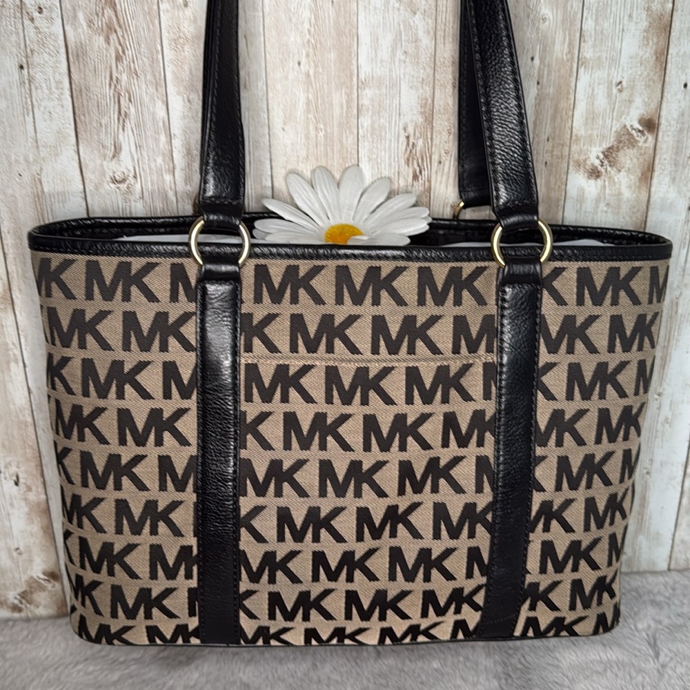 Michael Kors Signature Tote, EUC
